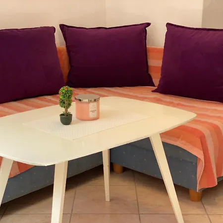 Studio Apartment Chamomile מוסטר