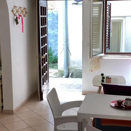 דירה Studio Apartment Chamomile מוסטר