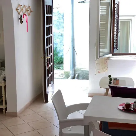 Studio Apartment Chamomile דירה