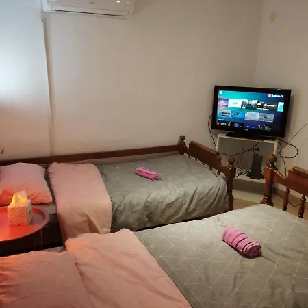 Studio Apartment Chamomile דירה *